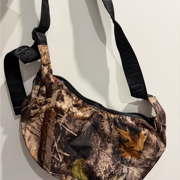 UO Medium Nylon Crescent Bag - Picture 3 of 4